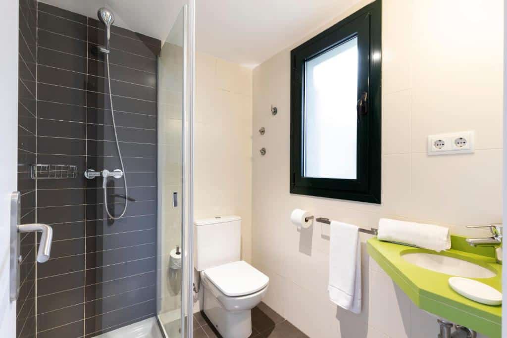 Nette badkamer met inloopdouche