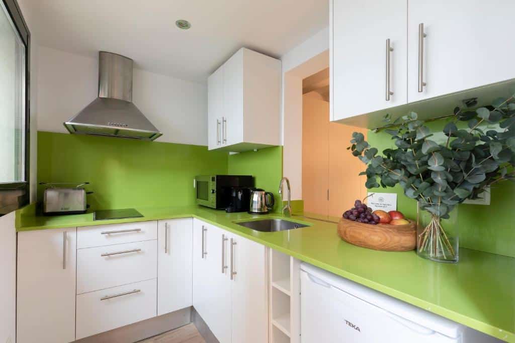 Nette keuken met inbouwapparatuur