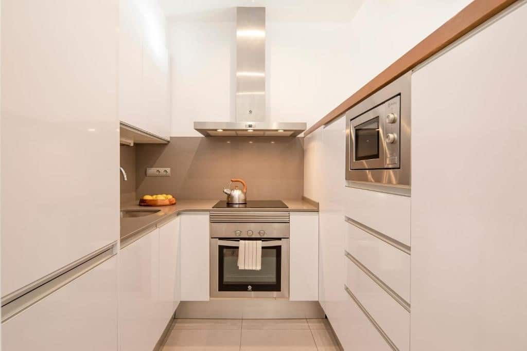 Complete keuken met inbouwapparatuur