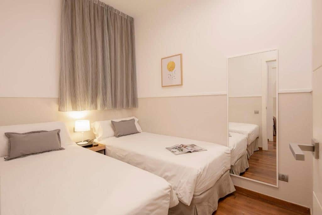 Slaapkamer met 2 eenpersoons bedden