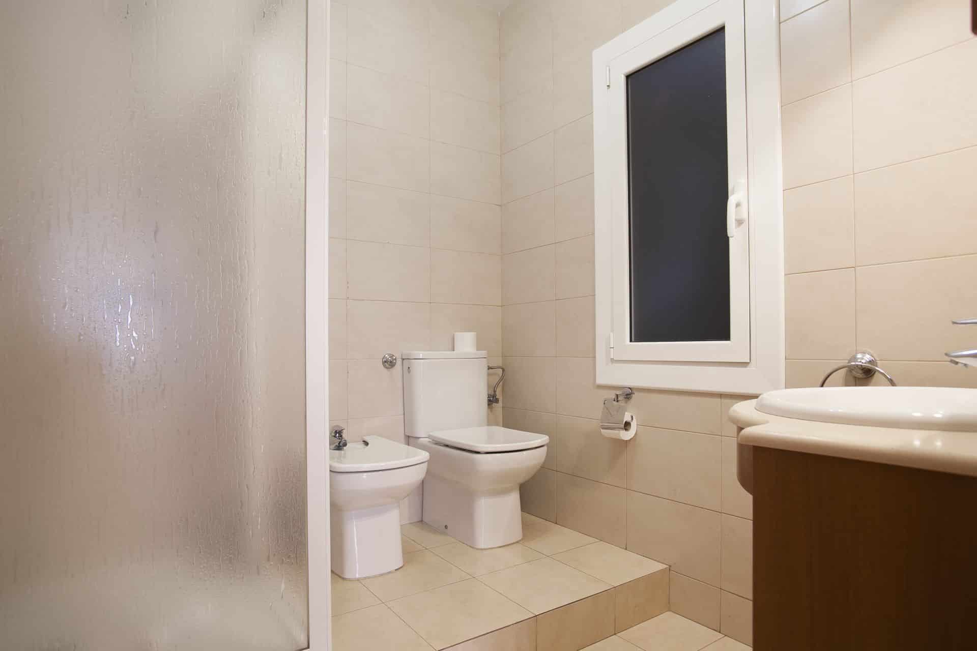 Badkamer met douche