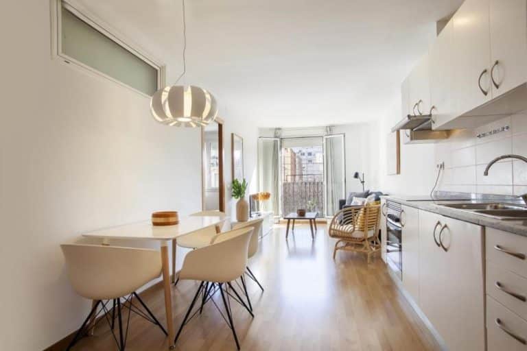 Licht en modern ingericht appartement