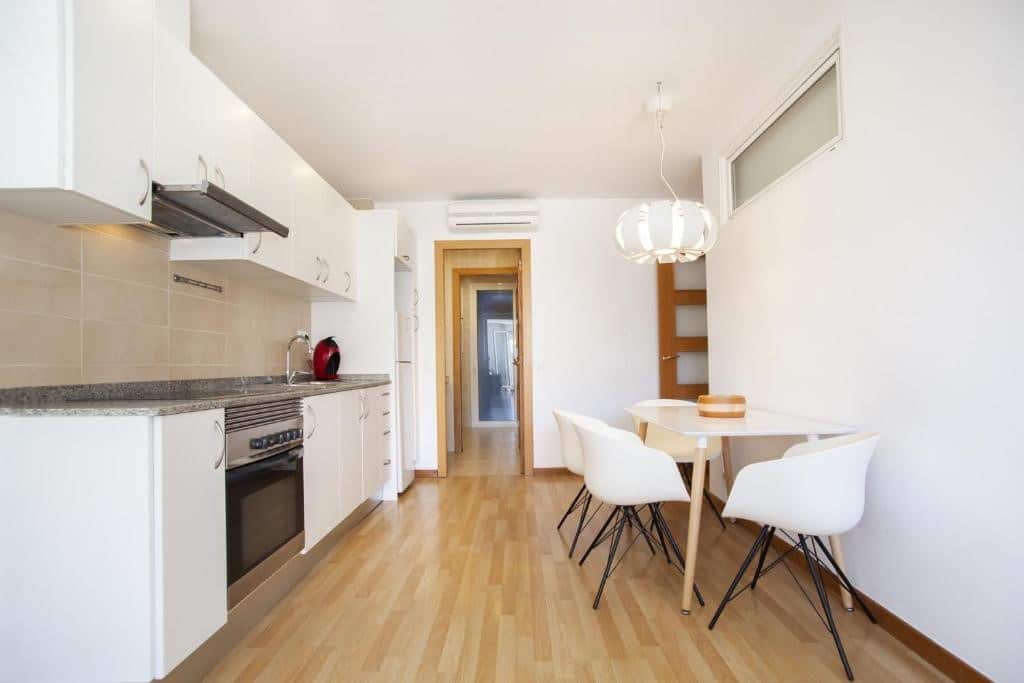 Luxe keuken met eettafel