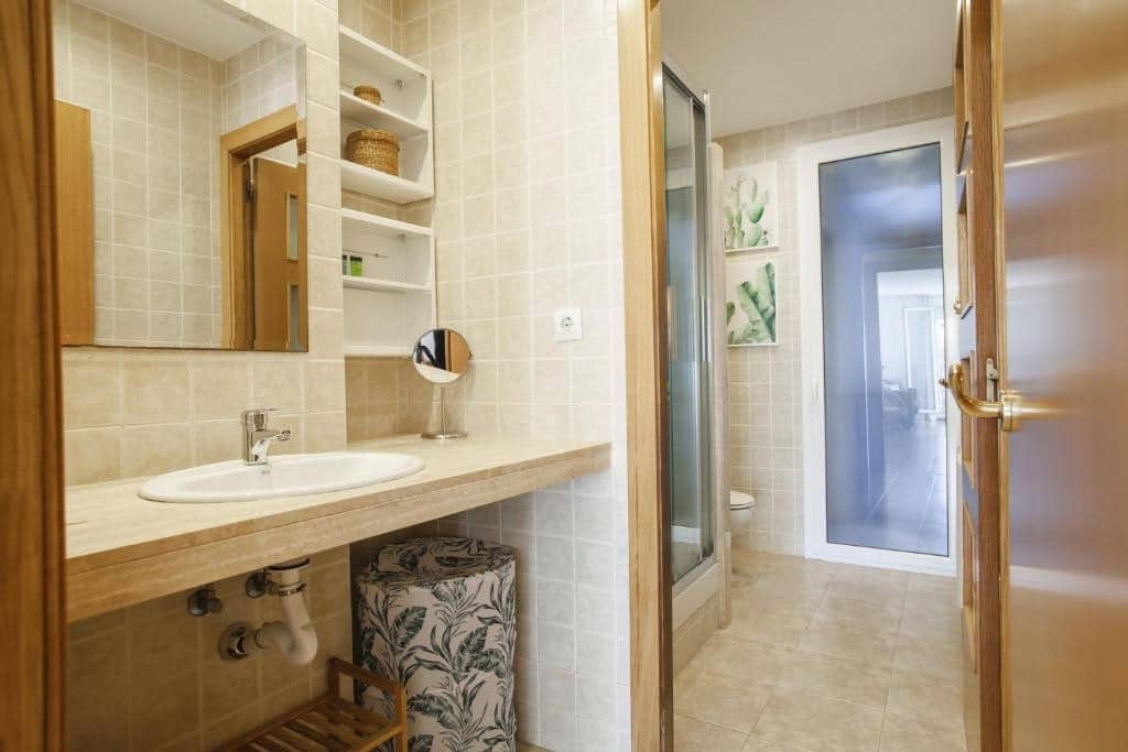 Badkamer voorzien van alle gemakken