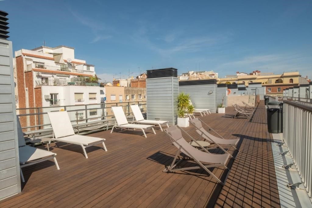 Zonneterras op het dak aparthotel Barcelona
