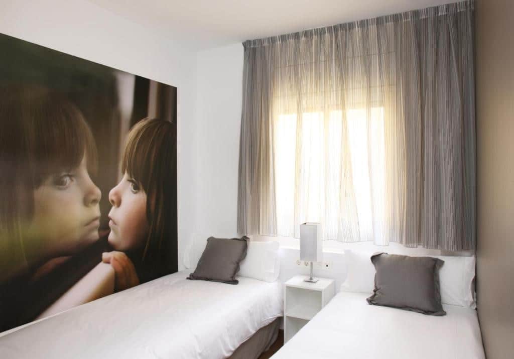Slaapkamer met twee eenpersoonsbedden