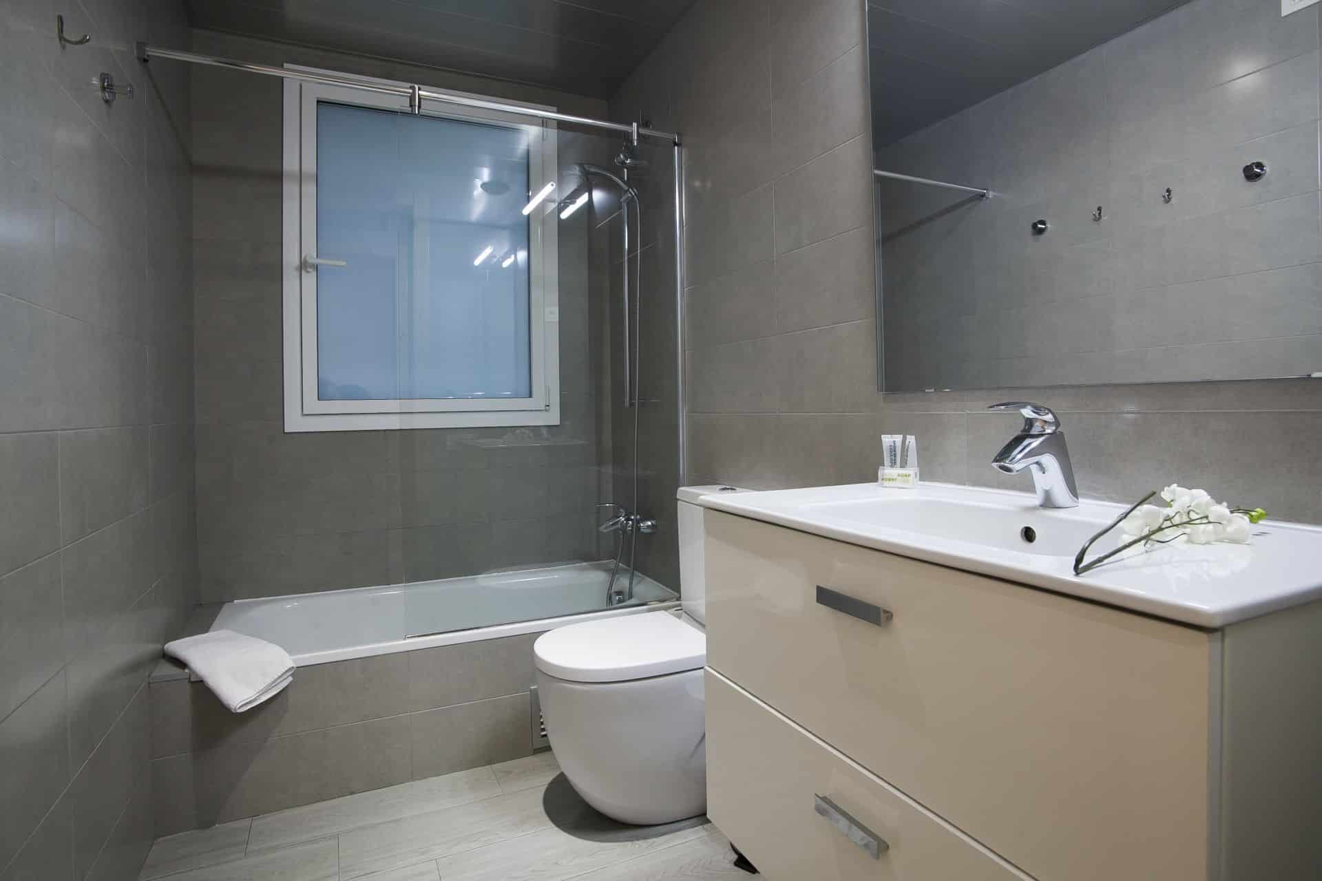 Luxe badkamer met ligbad